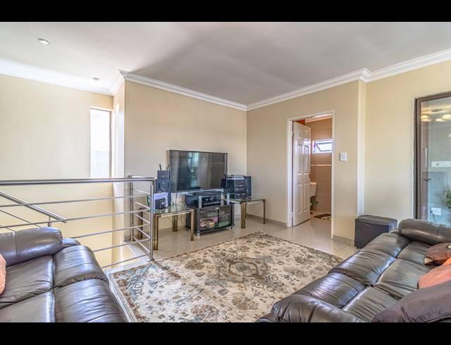 4 BEDROOM HOUSE FOR SALE IN OAKDENE